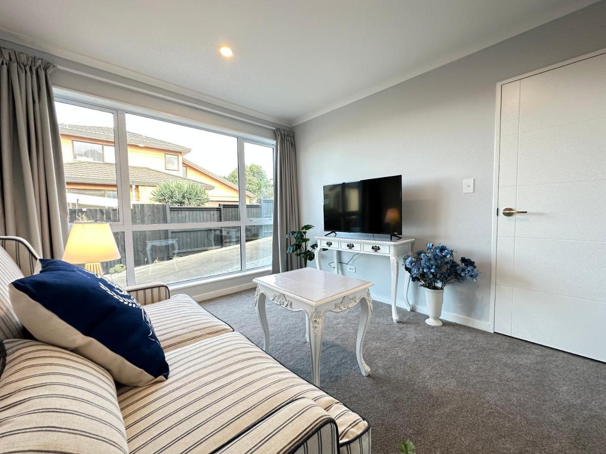 123b Forresthill Rd * Auckland