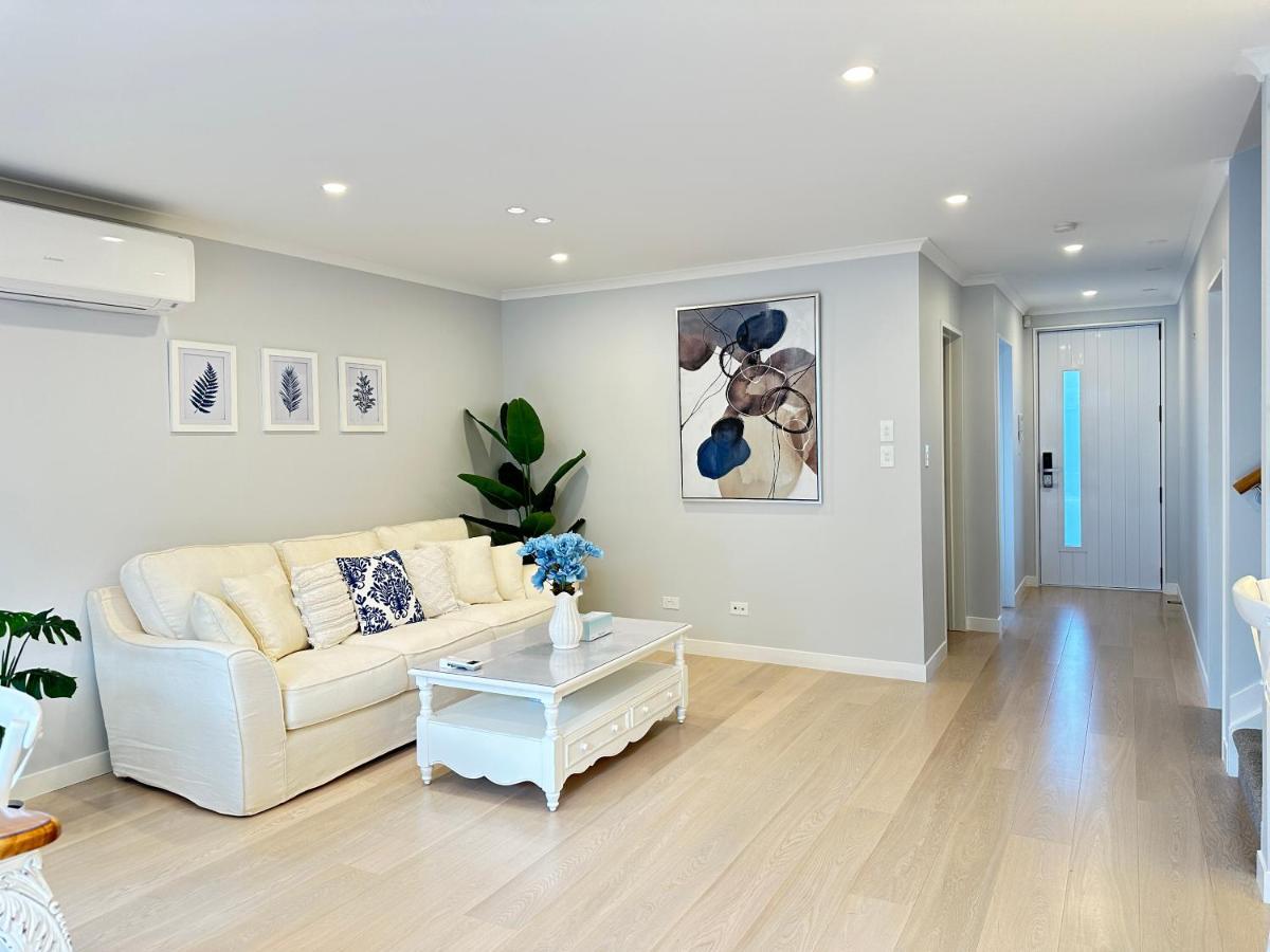 Holiday home 123b Forresthill Rd Auckland