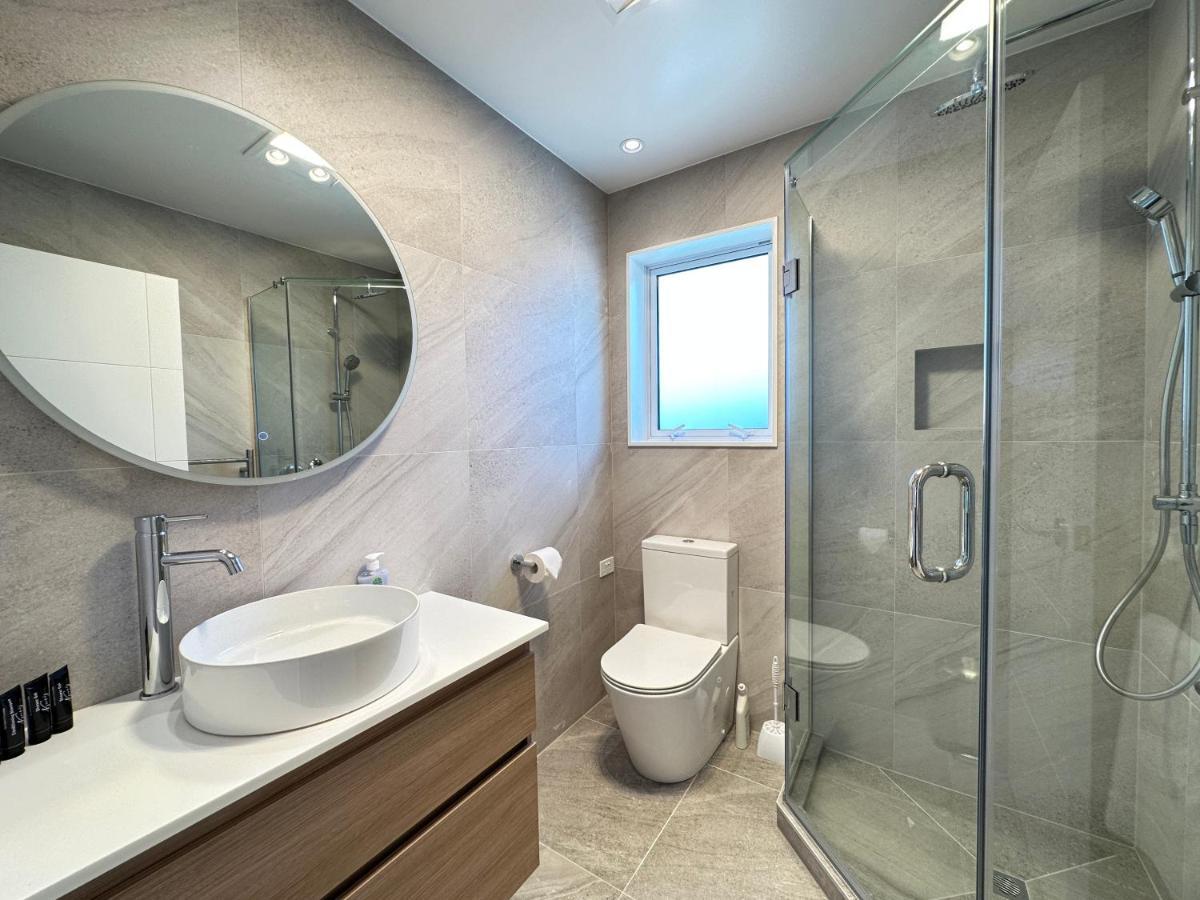 Holiday home 123b Forresthill Rd Auckland