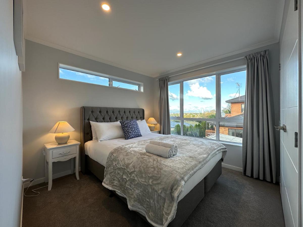 Holiday home 123b Forresthill Rd Auckland
